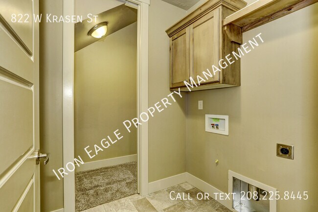 Building Photo - 822 W Krasen St