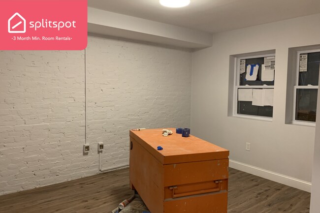 Building Photo - Private room in 3 bedroom Boston Apartment...