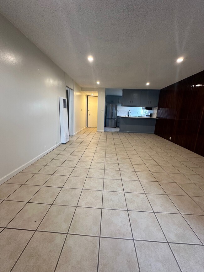 Building Photo - 537 Evergreen St