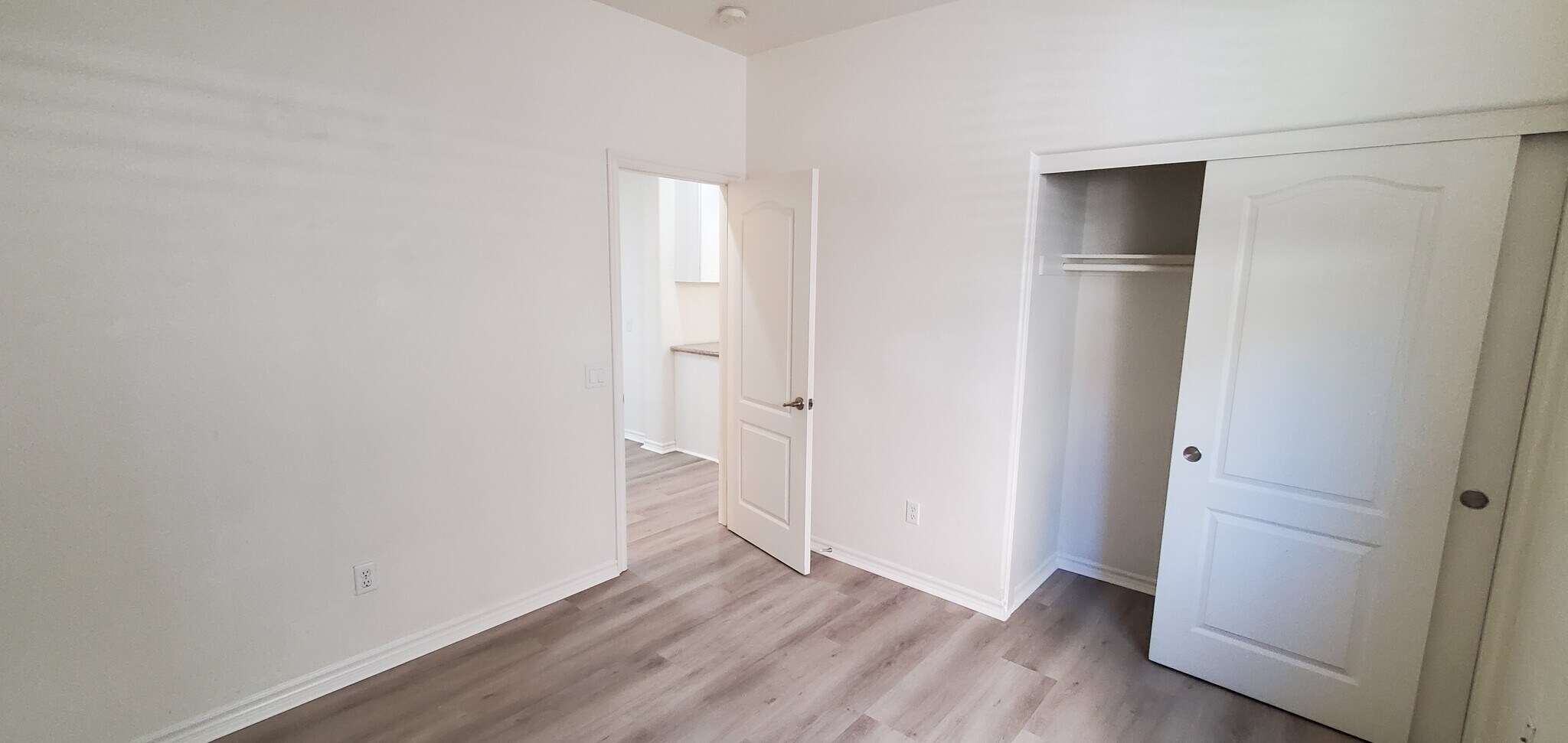 Building Photo - 1325 Juanita Ave