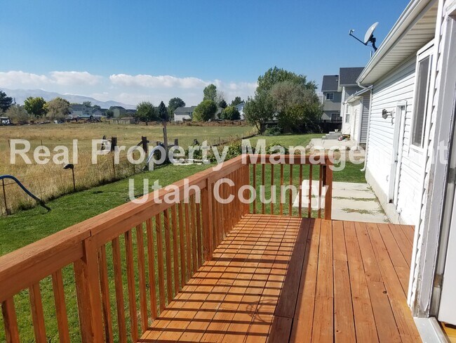 Building Photo - Large Home in Lehi!