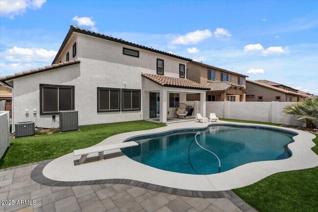 Building Photo - 3523 E Alfalfa Dr