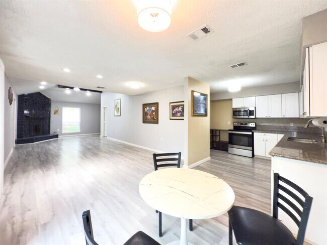 Building Photo - 6506 Briar Glade Dr