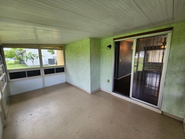 Building Photo - 3985 Avanti Cir