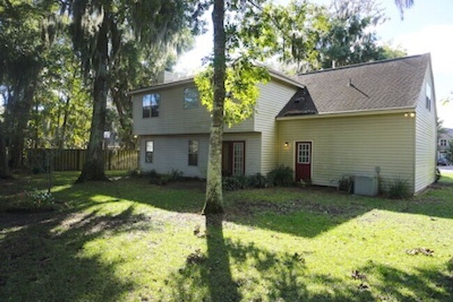 Building Photo - 5 BED | 2.5 BATH | SINGLE FAMILY HOME | BONUS ROOM | 2 CAR GARAGE