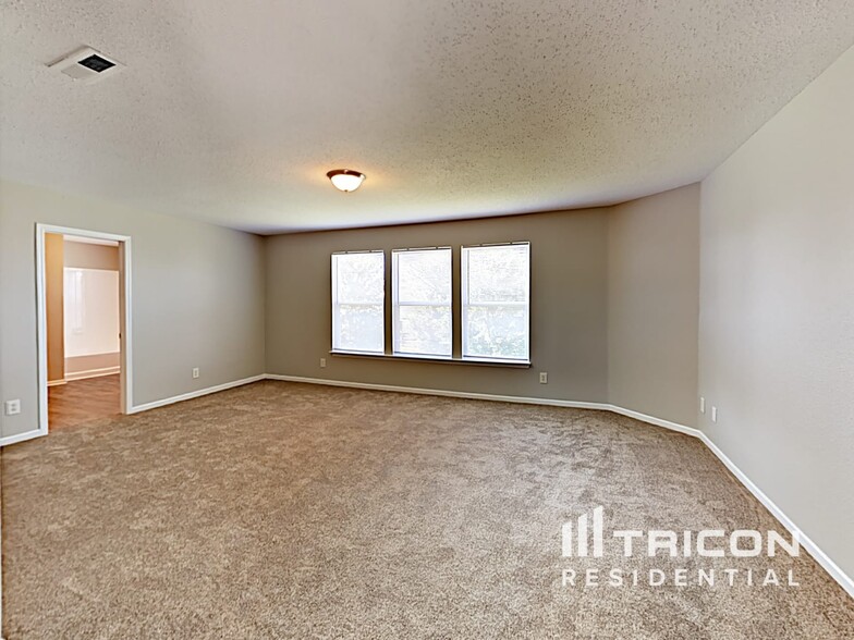 Building Photo - 6880 W Littleton Dr