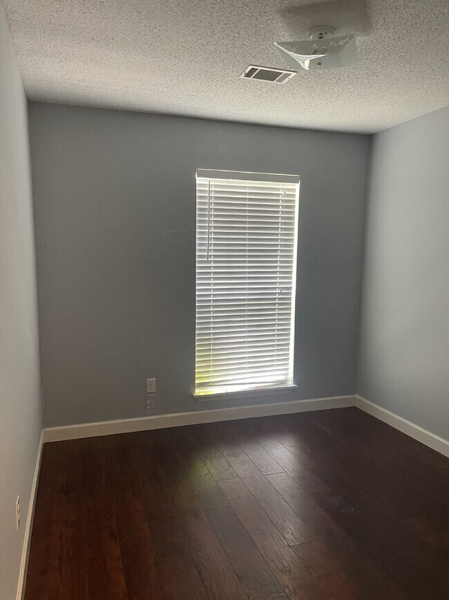Building Photo - 1600 Courtney Cove
