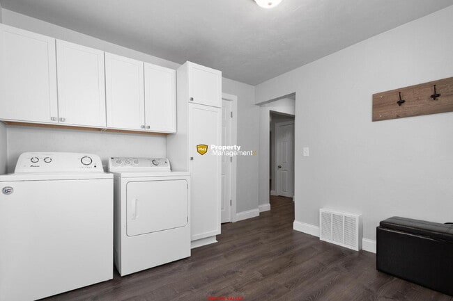 Building Photo - 4 bedroom home with 3 single car garges
