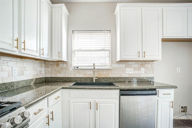 Building Photo - 21519 San Marino Dr