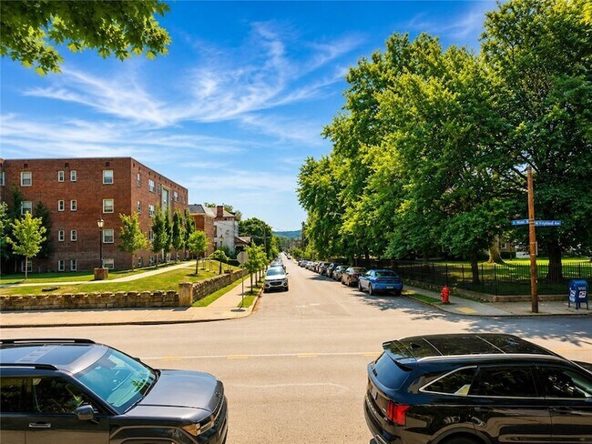 Building Photo - 735 N Highland Ave