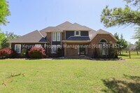 Building Photo - Incredible 4 Bedroom 4 Bath Home in Owasso!!!