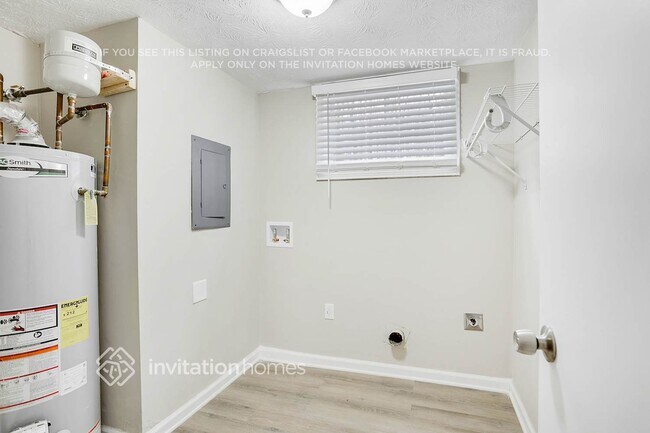 Building Photo - 3370 Creekway Dr