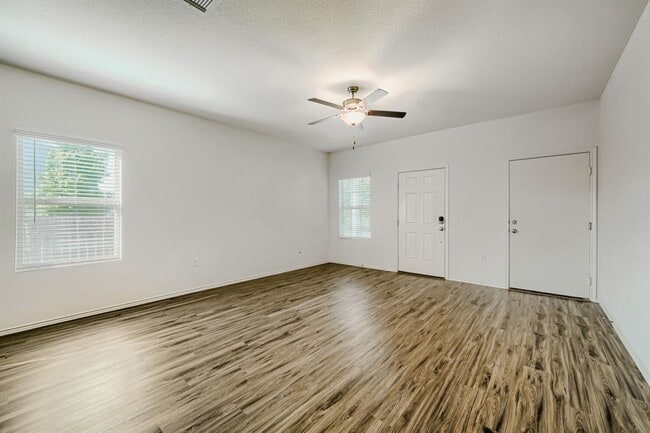 Building Photo - 7001 Tonka Ln