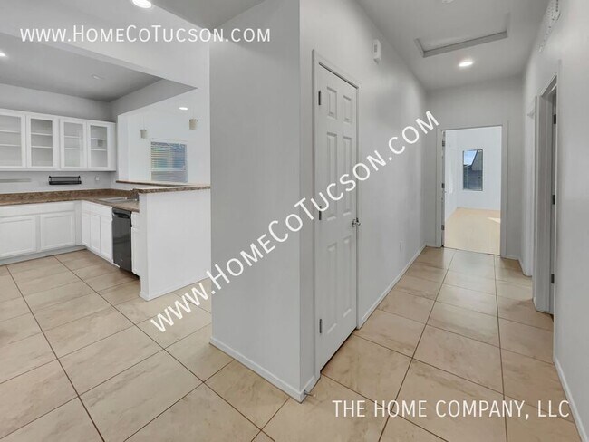 Building Photo - 34584 S Bronco Dr