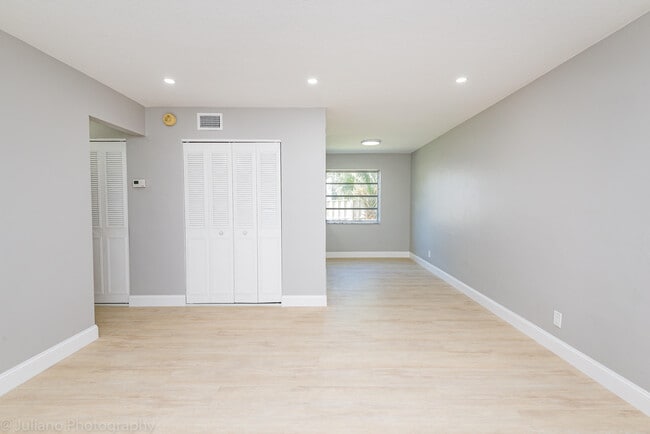 Building Photo - 2209 NE 2nd St