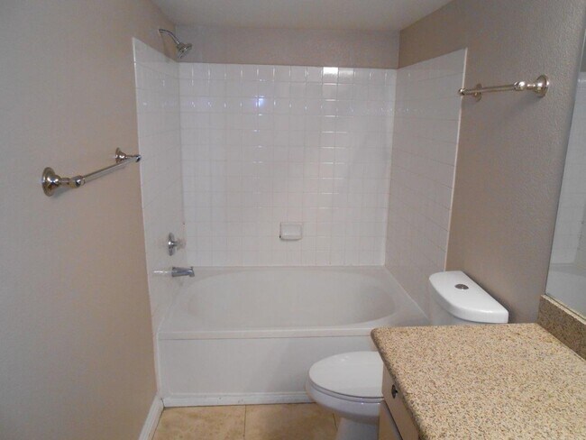 Building Photo - Spacious 2nd Floor Condo in Gated Community in West