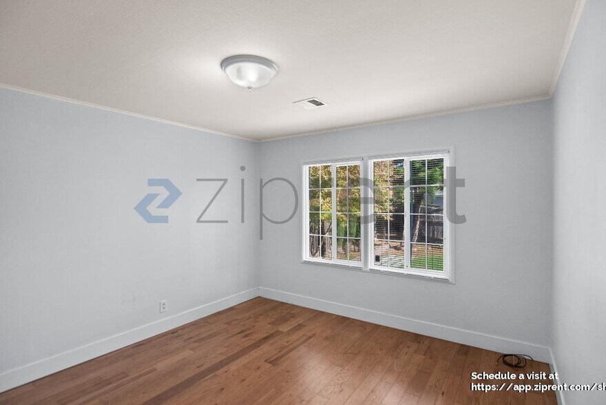 Building Photo - 128 Azalia Dr