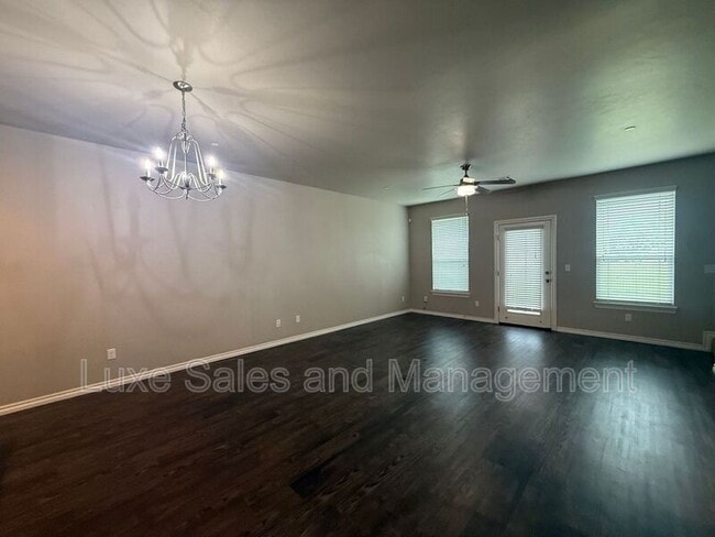 Building Photo - 757 SW 14th St