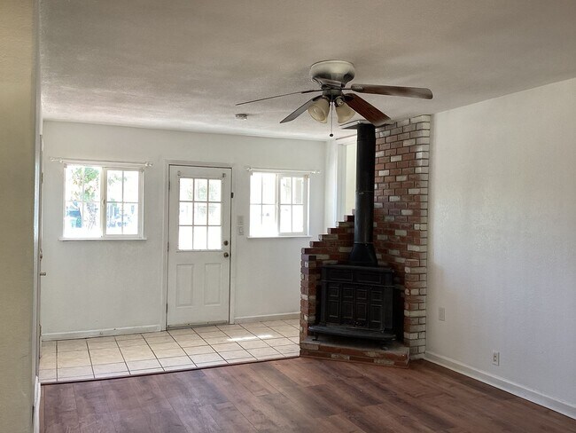 Building Photo - 4761 E Richert Ave
