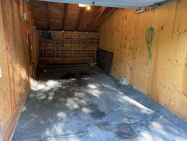 Building Photo - 8020 Holland Ct