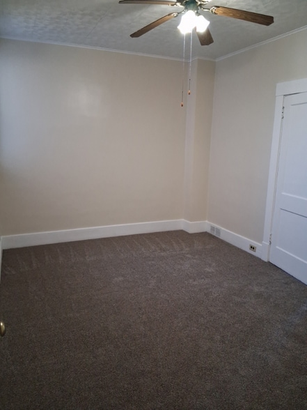 Building Photo - 433 Maplewood Ave