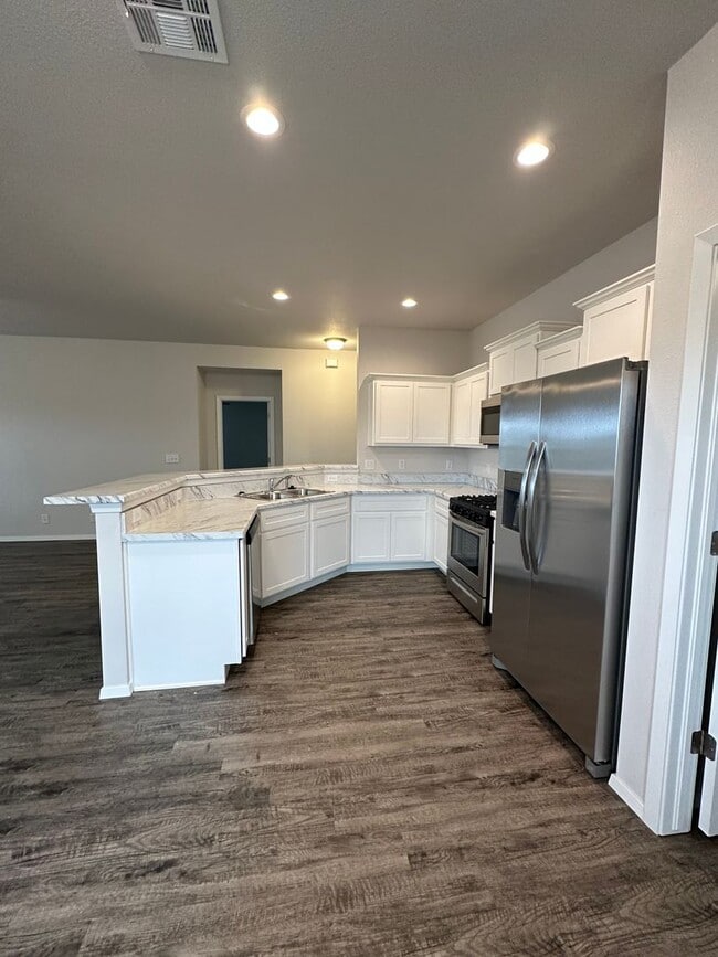 Building Photo - PRELEASING NOW | 3 Bed, 2 Bath Home with Open Layout in East Village