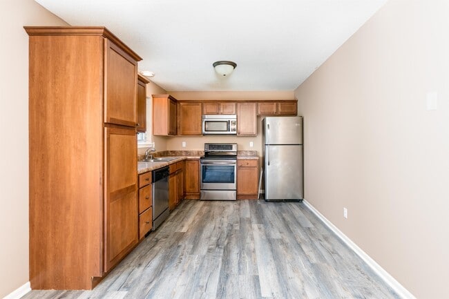 Building Photo - 1305 E Omaha Ct