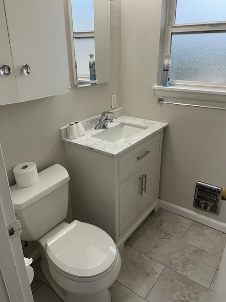 Building Photo - 800 S Thistle St