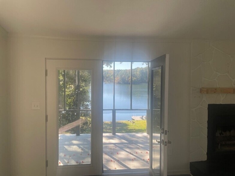 Building Photo - 5197 Woodmont Dr