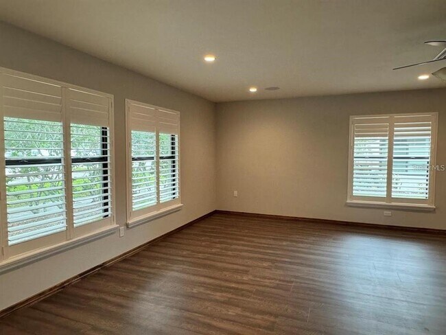 Building Photo - 5033 Vivienda Way