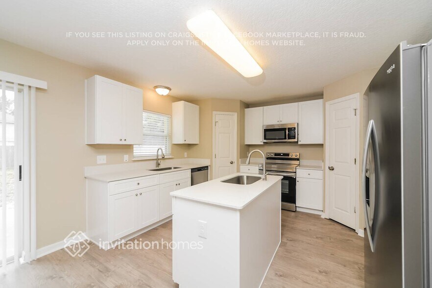 Building Photo - 2945 Ruxton Dr