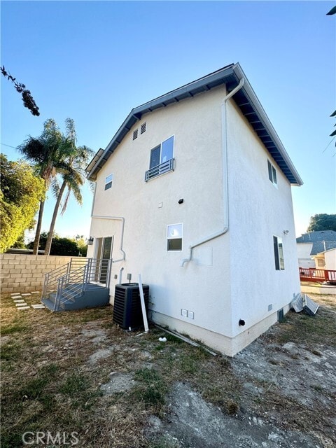 Building Photo - 9318 Encino Ave