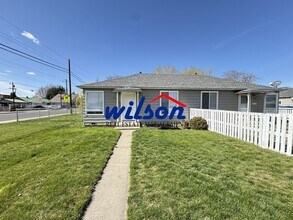 Building Photo - 1420-1420 Queen Ave