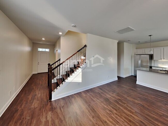 Building Photo - 5231 Valor Dr