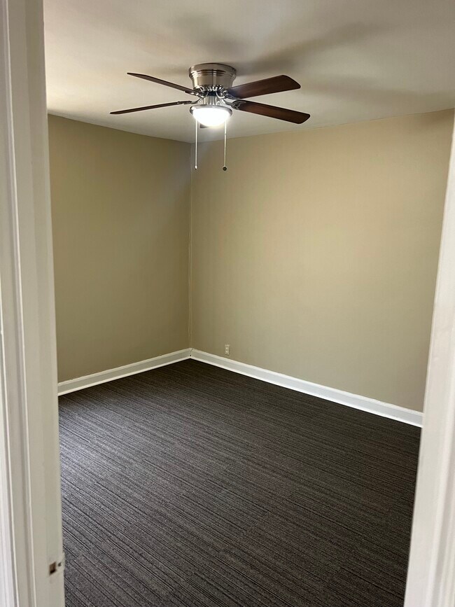 Building Photo - 7416 Harwood Ave