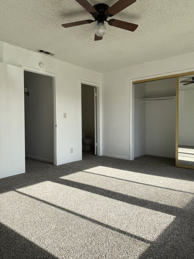 Building Photo - 1445/1447 Madison Ct.