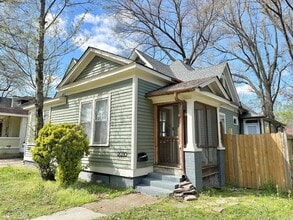 Building Photo - 2030 Young Ave