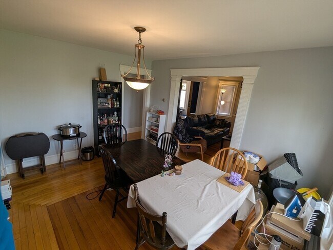 Building Photo - 376 Fellsway W