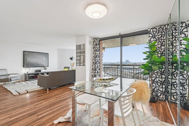 Building Photo - 530 Harmon Cove Tower