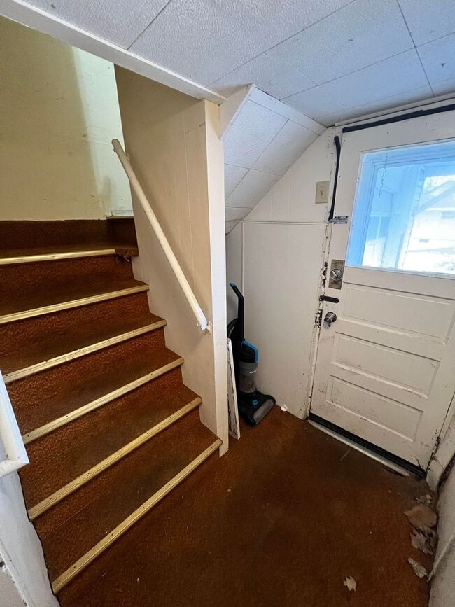 Building Photo - 420 W Arrowhead Rd