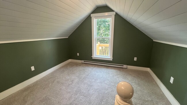 Building Photo - Lovely 3 Bedroom New Englander in Wonderfu...