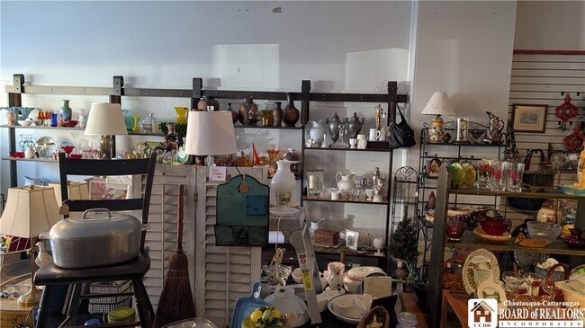 Building Photo - 44 E Main St