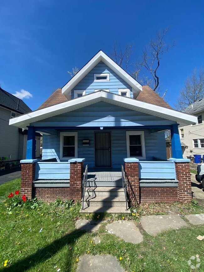 Building Photo - Section 8 Welcome! Beautifully Renovated 3...