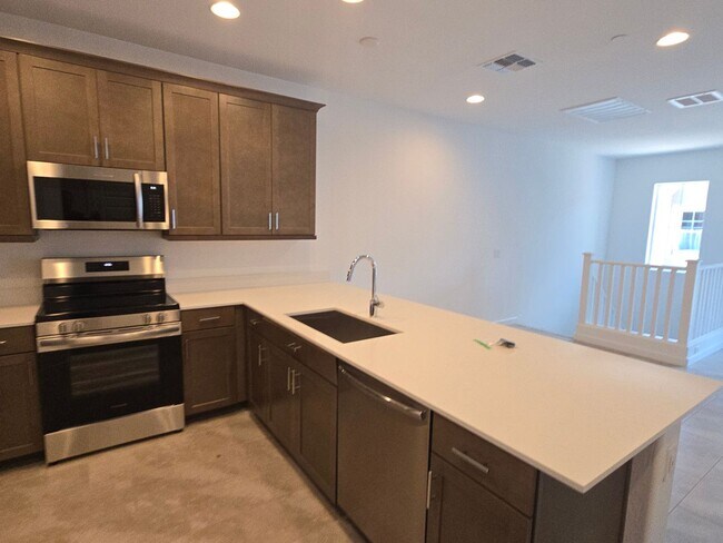 Building Photo - Newly built 3bed 2 bath townhome in mesa