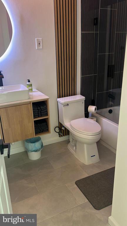 Building Photo - 29 Hinsdale Ln