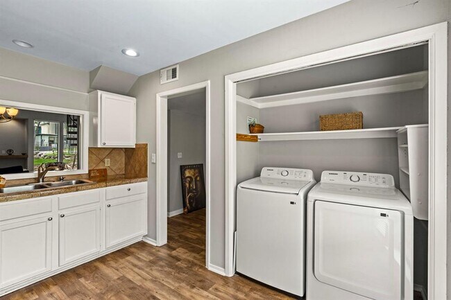 Building Photo - 13 Casa Verde St