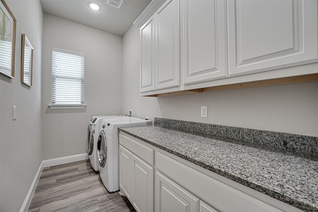 Building Photo - 1651 Sonnet Dr