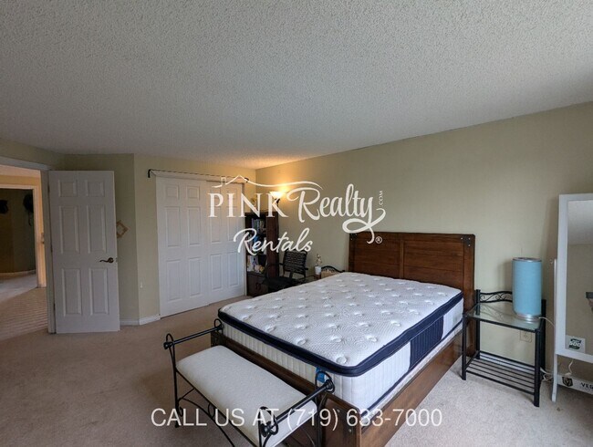 Building Photo - 8560 Avens Cir