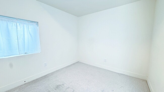 Building Photo - 32 W 1700 S