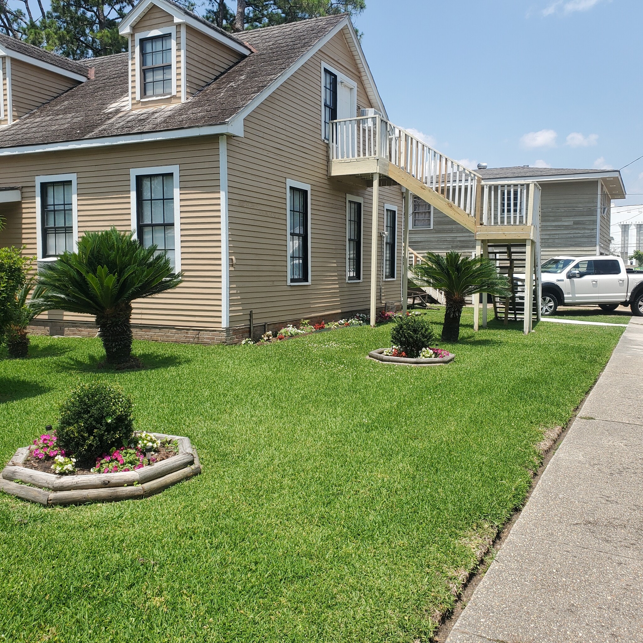 Building Photo - 314 Julia St